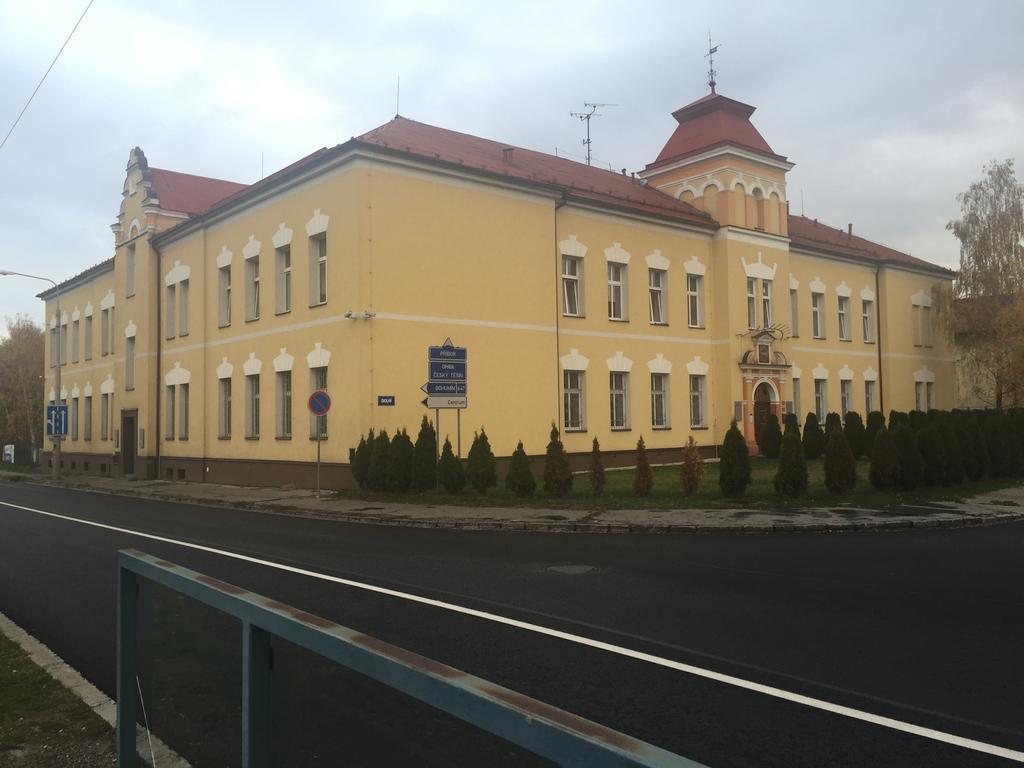 Hostel Karin 俄斯特拉发 外观 照片