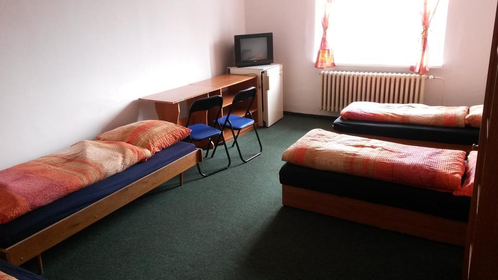 Hostel Karin 俄斯特拉发 外观 照片