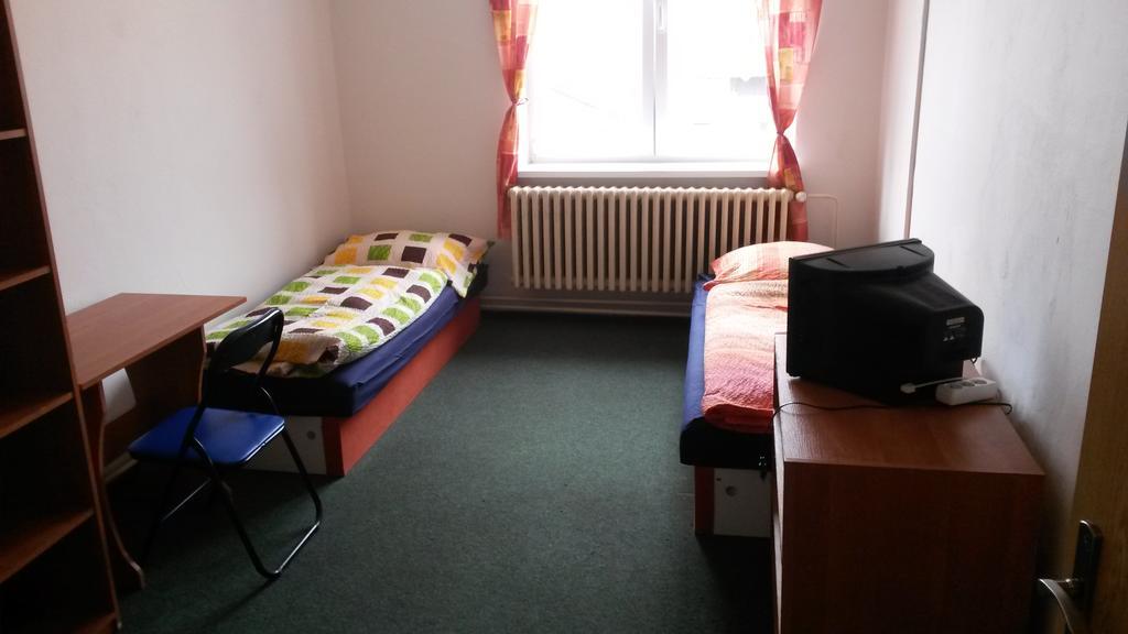 Hostel Karin 俄斯特拉发 外观 照片